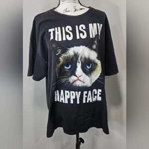 Grumpy cat graphic t-shirt